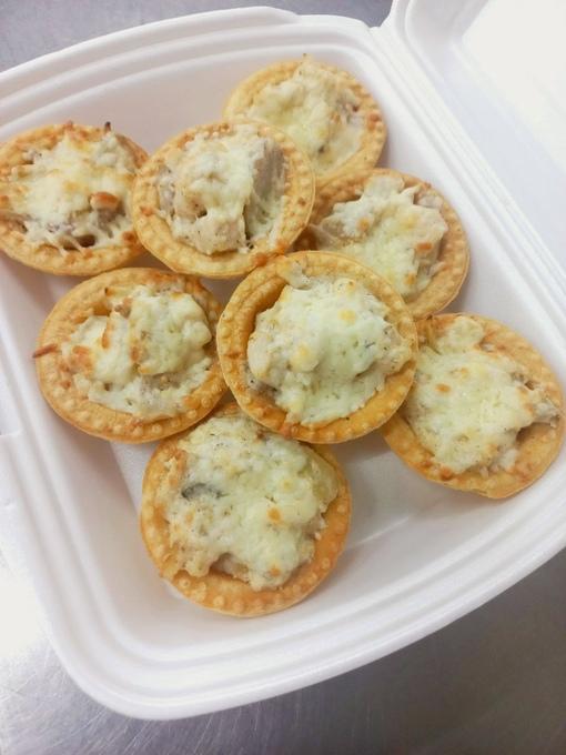 Жульен в тарталетках с курицей и грибами Жульен в тарталетках с курицей и грибами