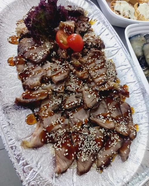 Буженина запеченная с соусом терияки
