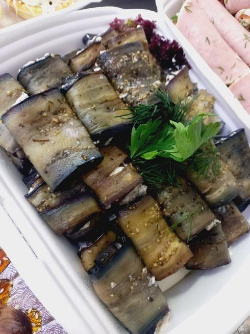 Рулетики из баклажан с сыром и арахисом Рулетики из баклажан с сыром и арахисом