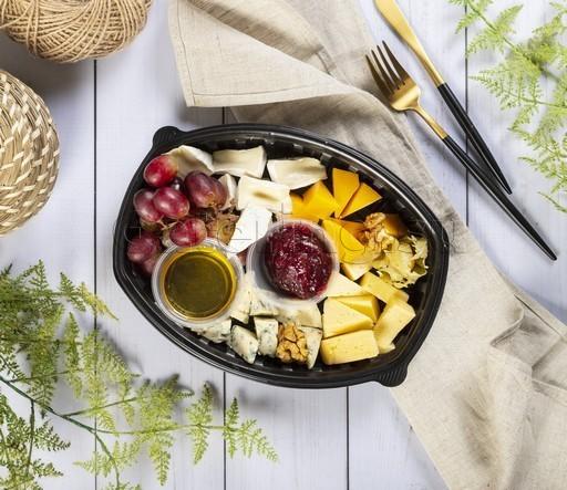 Ассорти мягких и твердых сыров Ассорти мягких и твердых сыров