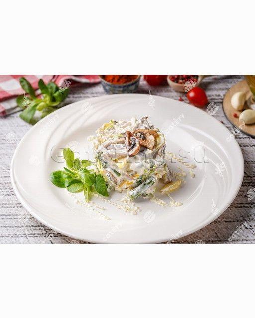 Салат из обжаренной курочки с фасолью и сладким перцем Салат из обжаренной курочки с фасолью и сладким перцем