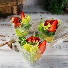 Салат микс с уткой и томленой грушей Салат микс с уткой и томленой грушей