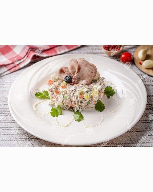 Салат из языка, картофеля, моркови и огурцов Салат из языка, картофеля, моркови и огурцов