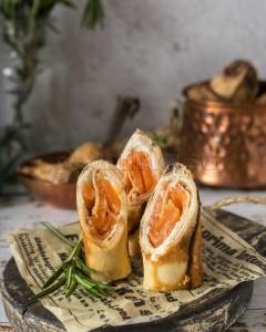 Рулетики блинные со слабосолёной сёмгой