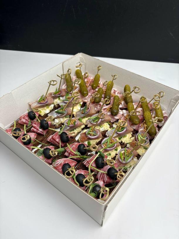 Канапе на черном (36 шт.) Канапе на черном (36 шт.)